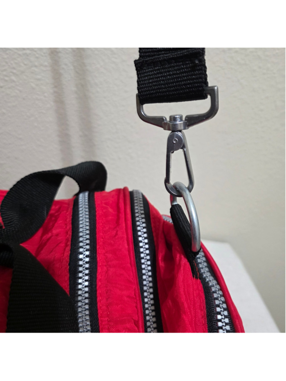 Vintage 90s Marlboro Unlimited Nylon Duffle Bag Red Black Travel Gym Shoulder - Picture 10 of 13